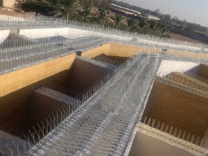 خدمات تركيب طارد الحمام شبك و أشواك طارد الحمام حلول مكافحة الحمام تركيب شبك ضد الحمام